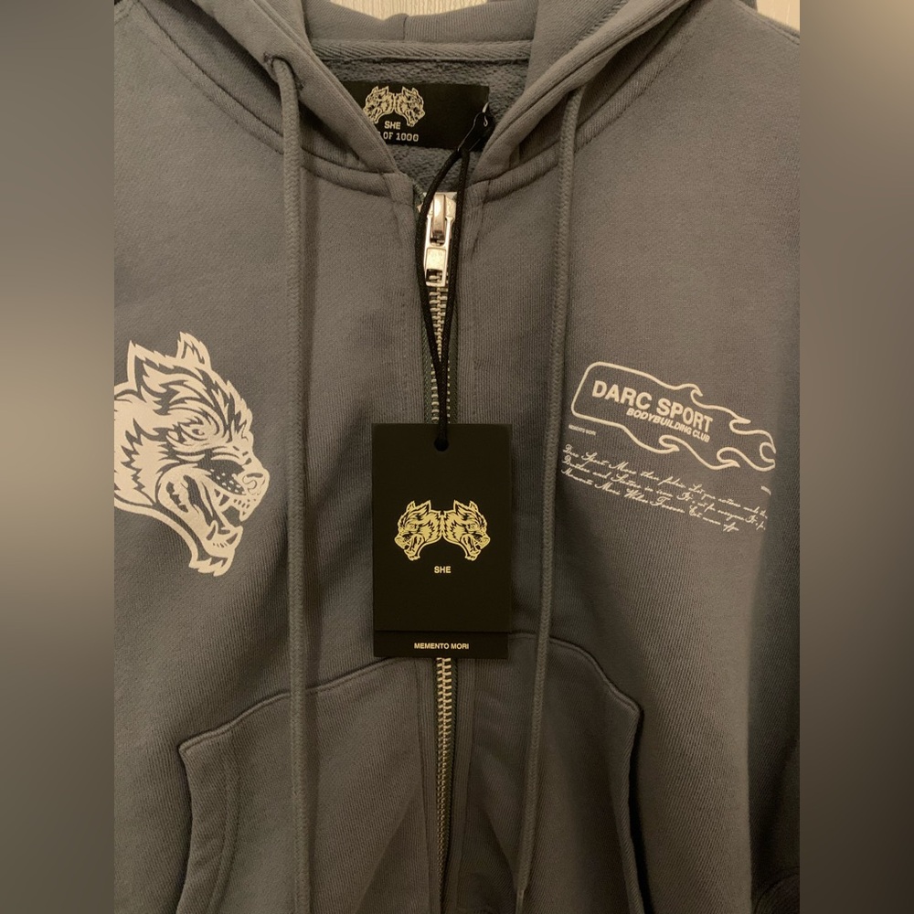 Darc Sport 🐺MEMENTO MORI 2024 "SAGE" (CROPPED) ZIP HOODIE IN GREEK STONE SMALL - Picture 8 of 14